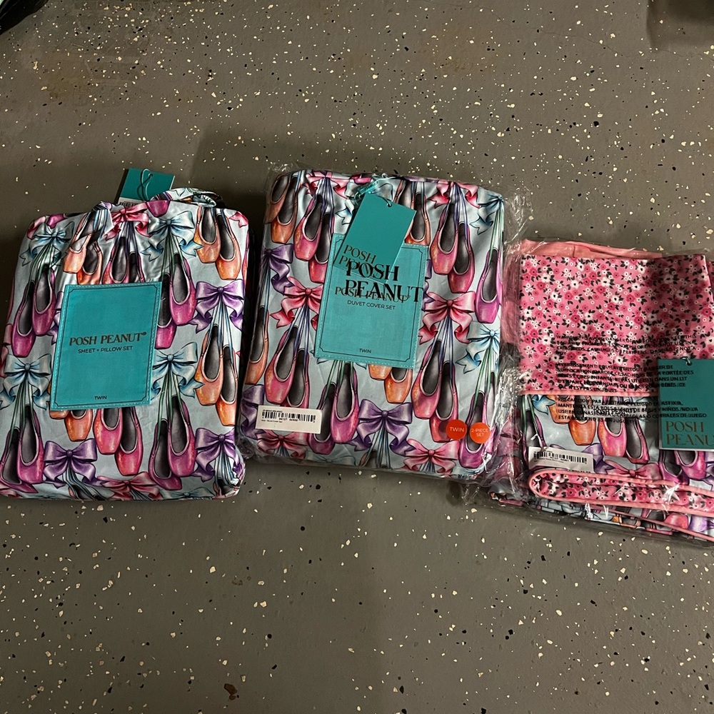 NIB “Irina” Posh Peanut Bedding